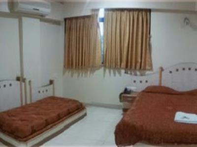 Om Sai Palace Hotel Пюн Екстериор снимка