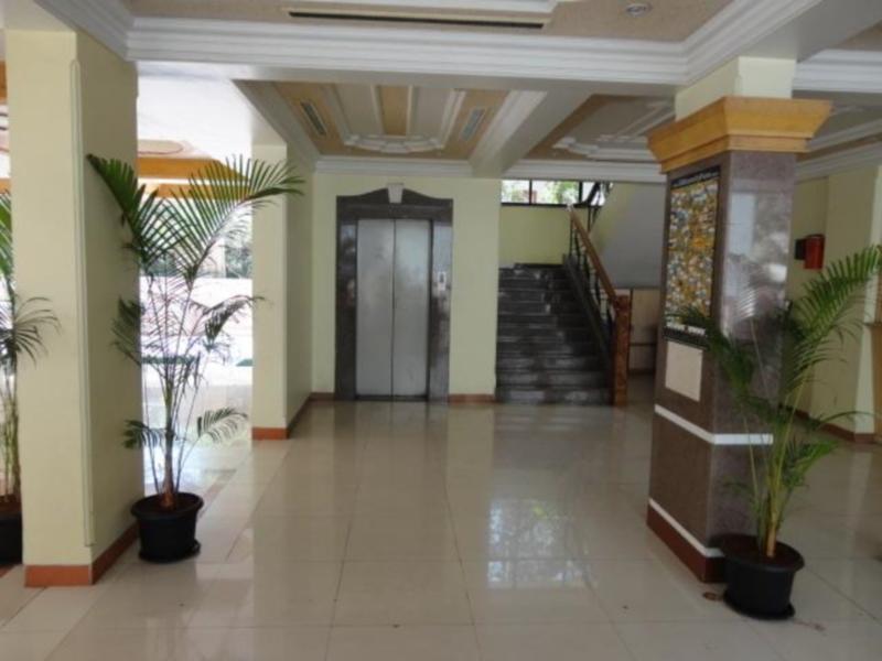 Om Sai Palace Hotel Пюн Екстериор снимка